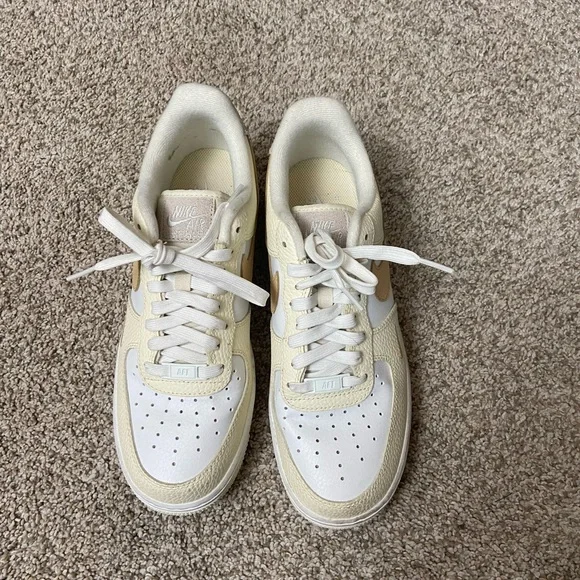 Nike Air Shoes - Picture 5 of 5